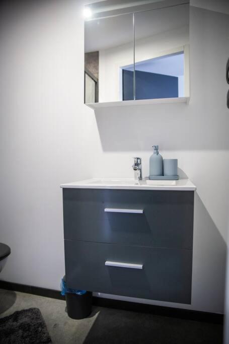 Bienvenue Dans Le Cobalt ! Apartamento Cholonge Exterior foto